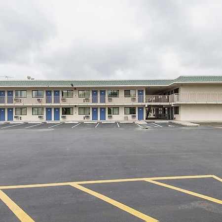 Motel 6 Kansas City, Mo - Airport Eksteriør billede