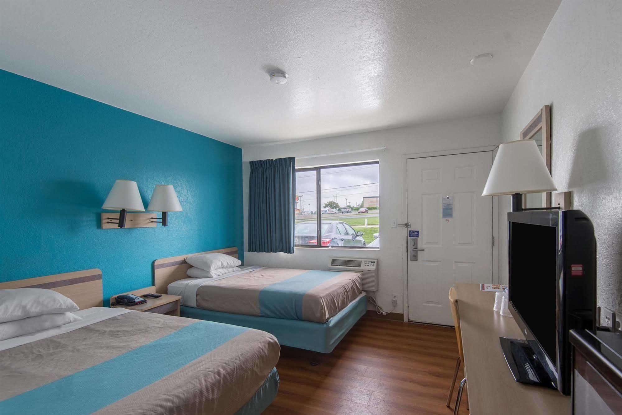 Motel 6 Kansas City, Mo - Airport Eksteriør billede