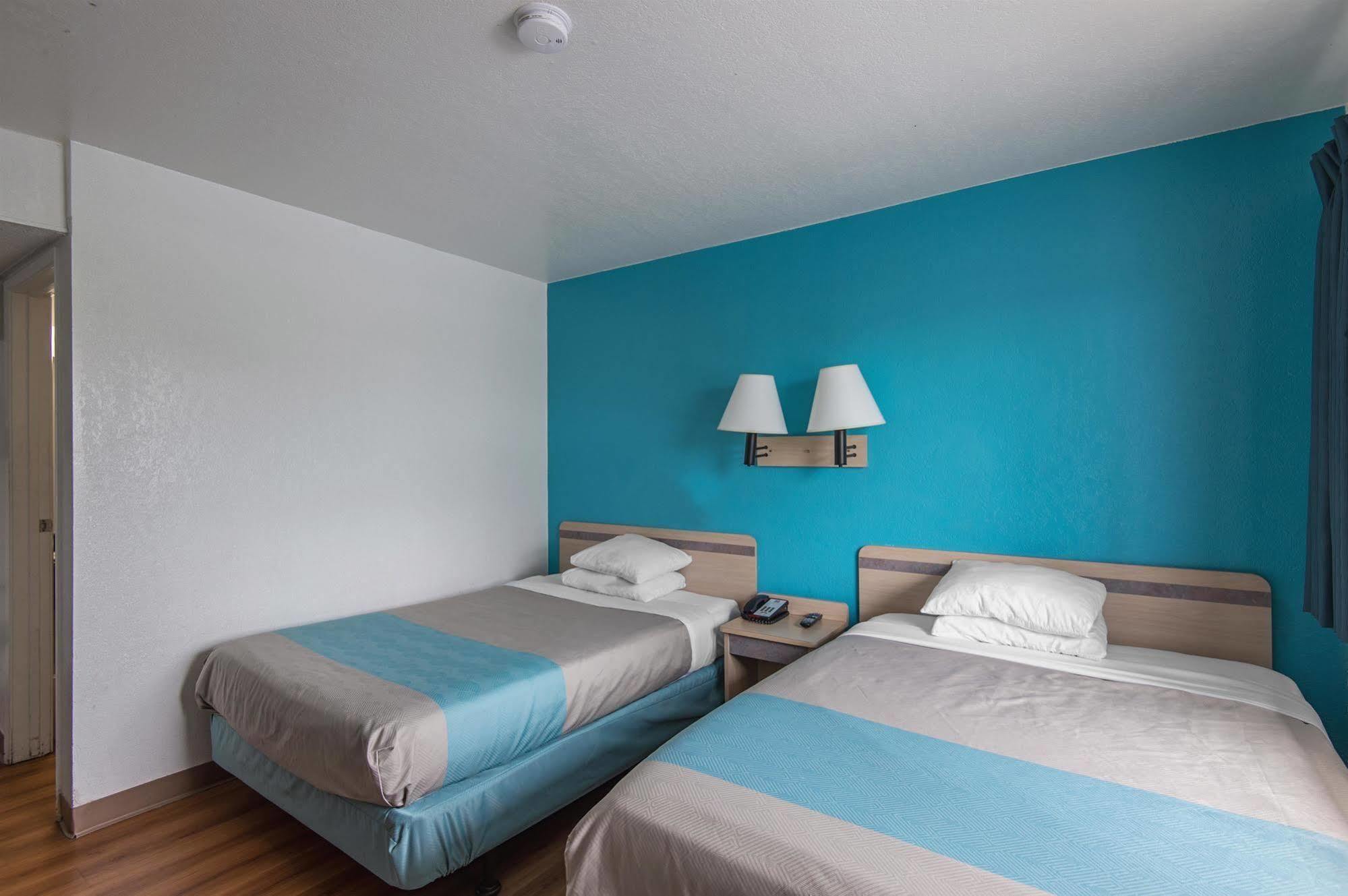 Motel 6 Kansas City, Mo - Airport Eksteriør billede